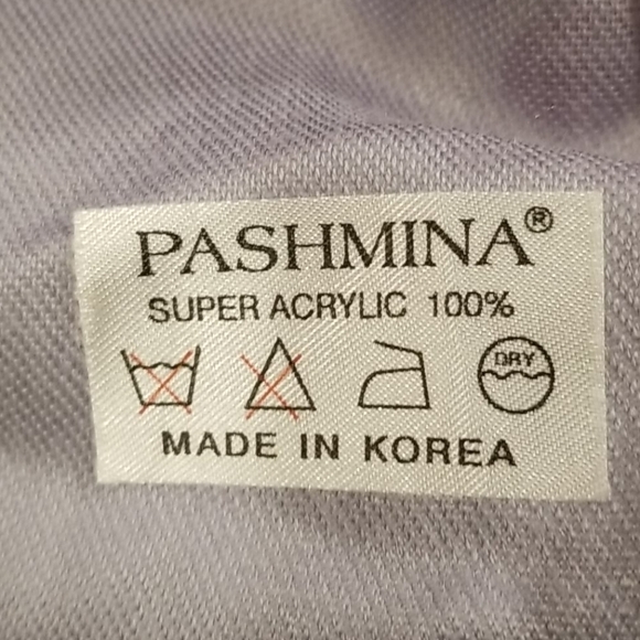 💕PASHMINA💕 Lavender Fringe Scarf - Picture 3 of 3